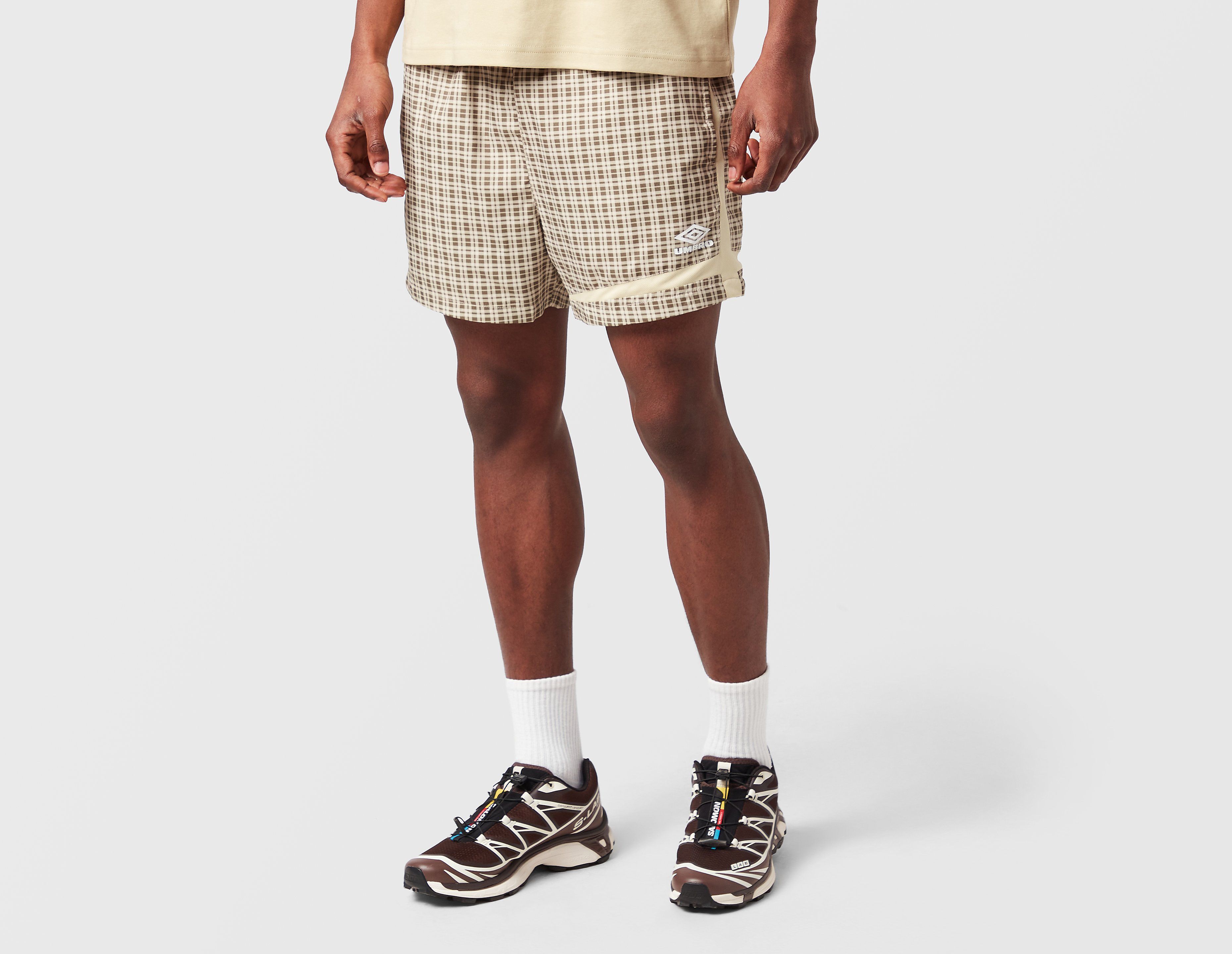 Umbro Sports Culture Woven Football Shorts, marrón