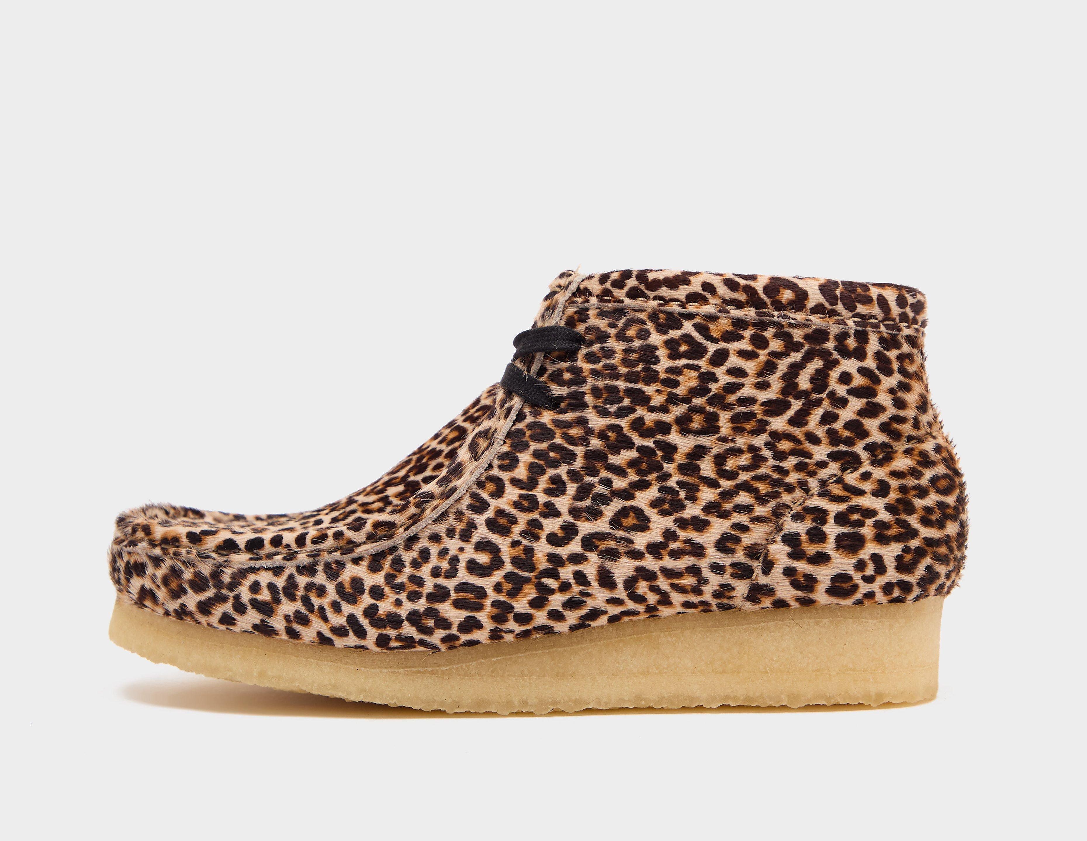 Clarks Originals Wallabee Boot para mujer, marrón