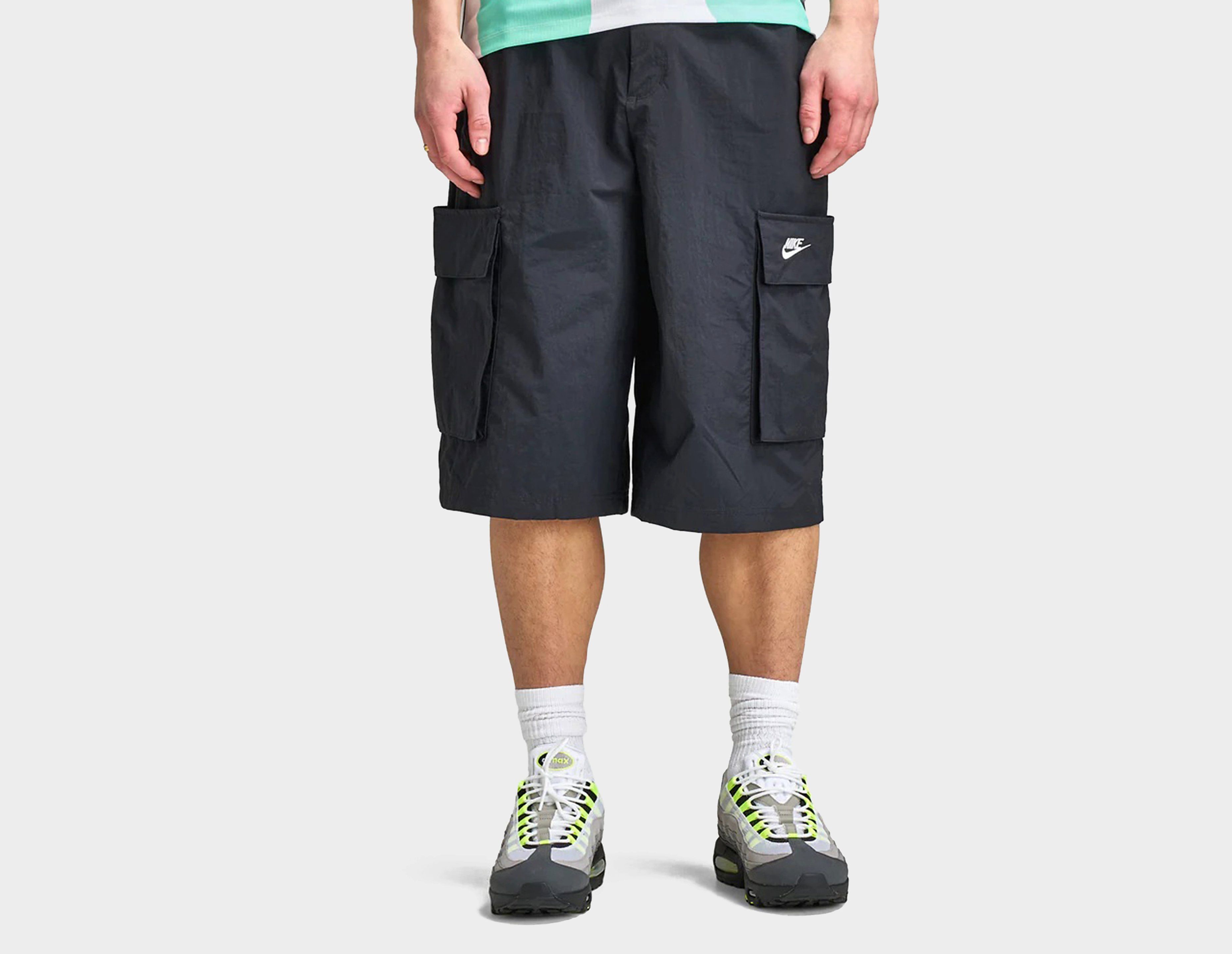 Nike Club Oversized Cargo Shorts, zwart