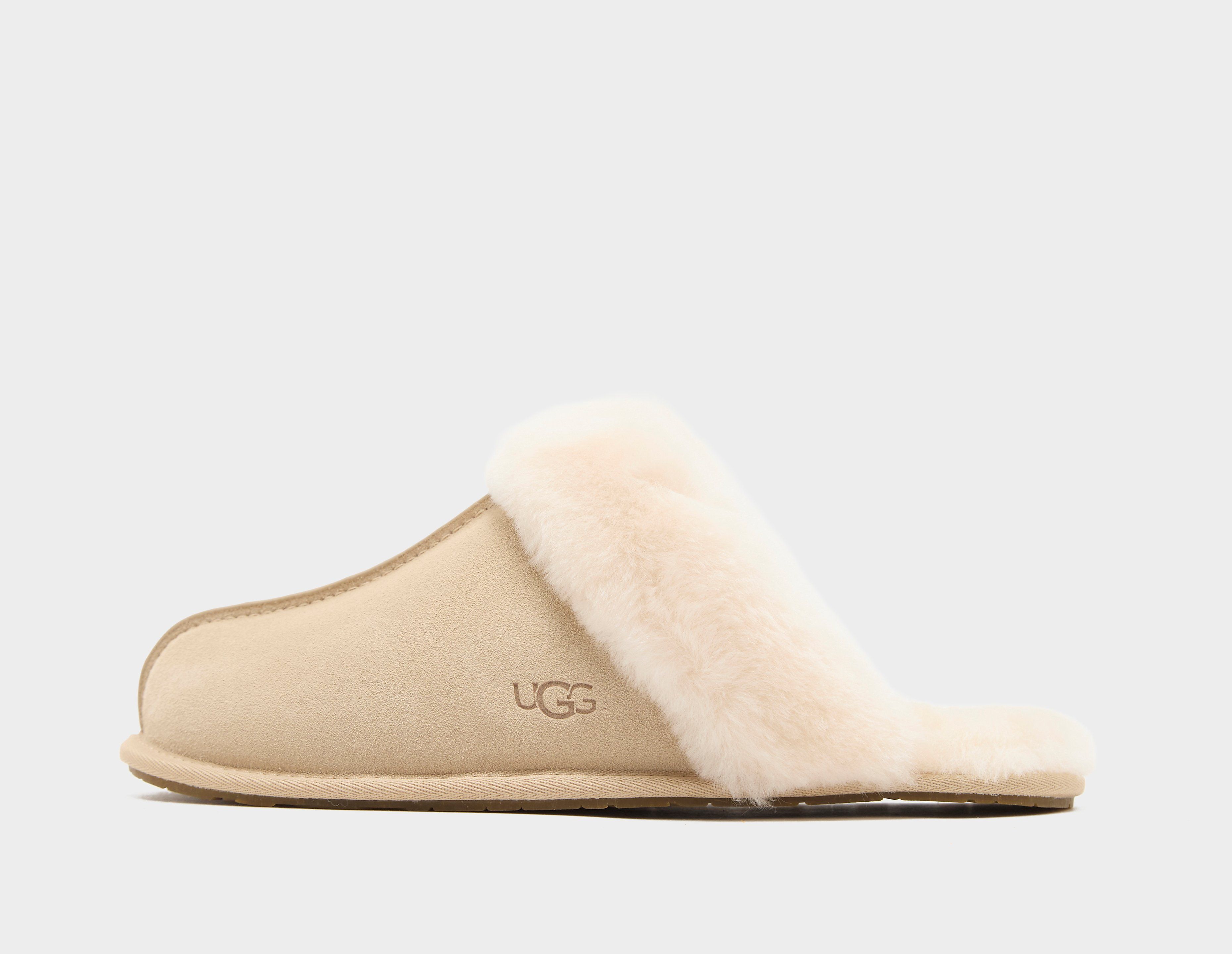 UGG Classic Scuffette II Slippers Women's, beige, vue de côté