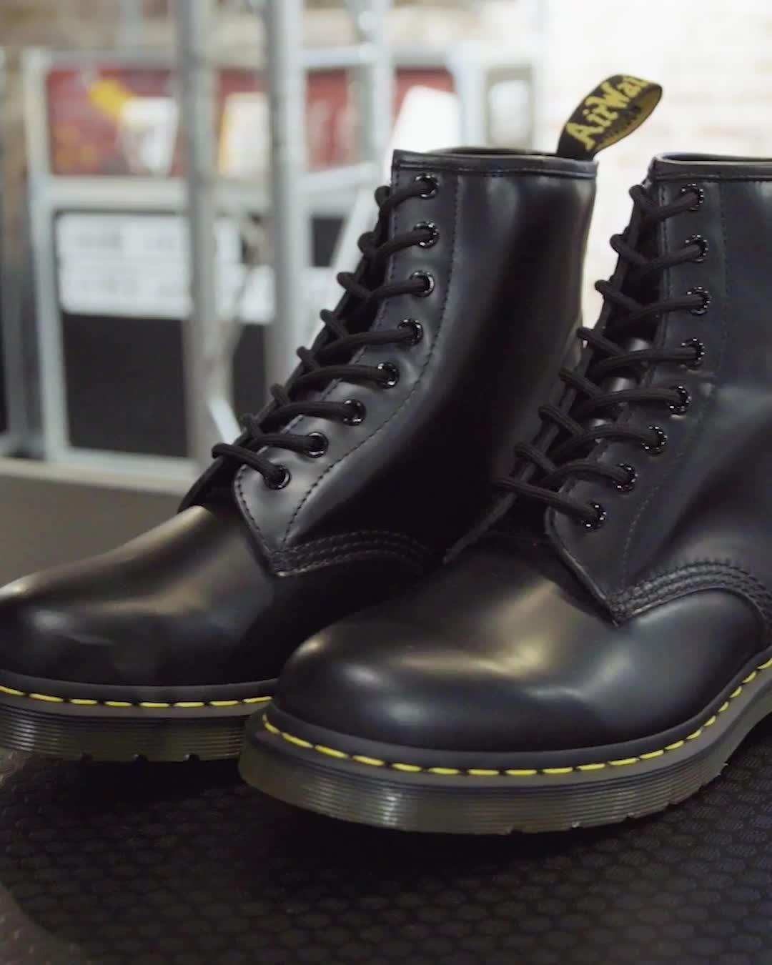 1460 Women s Smooth Leather Lace Up Boots in Black Dr. Martens