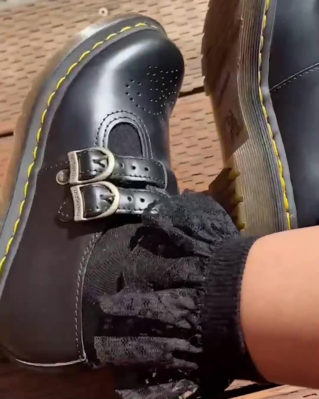 8065 Smooth Leather Mary Jane Shoes in Black | Dr. Martens