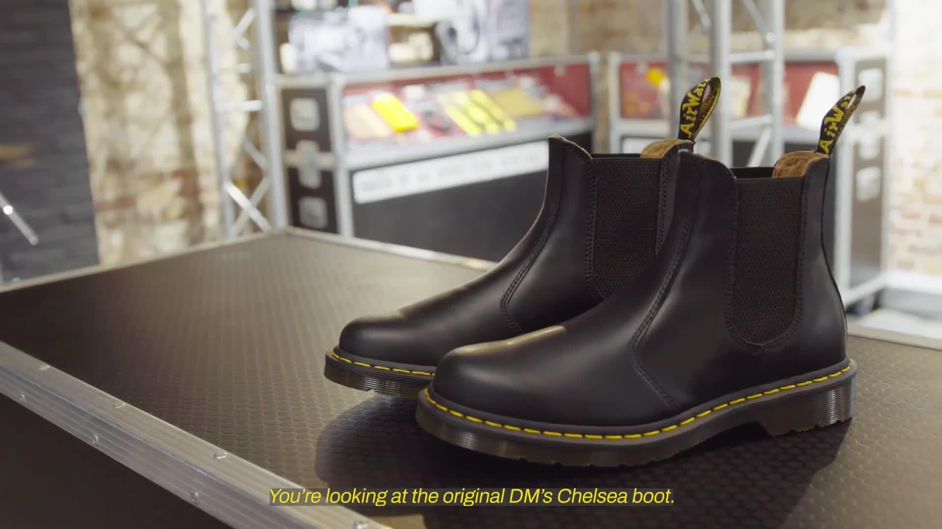 2976 Women s Smooth Leather Chelsea Boots in Black Dr. Martens