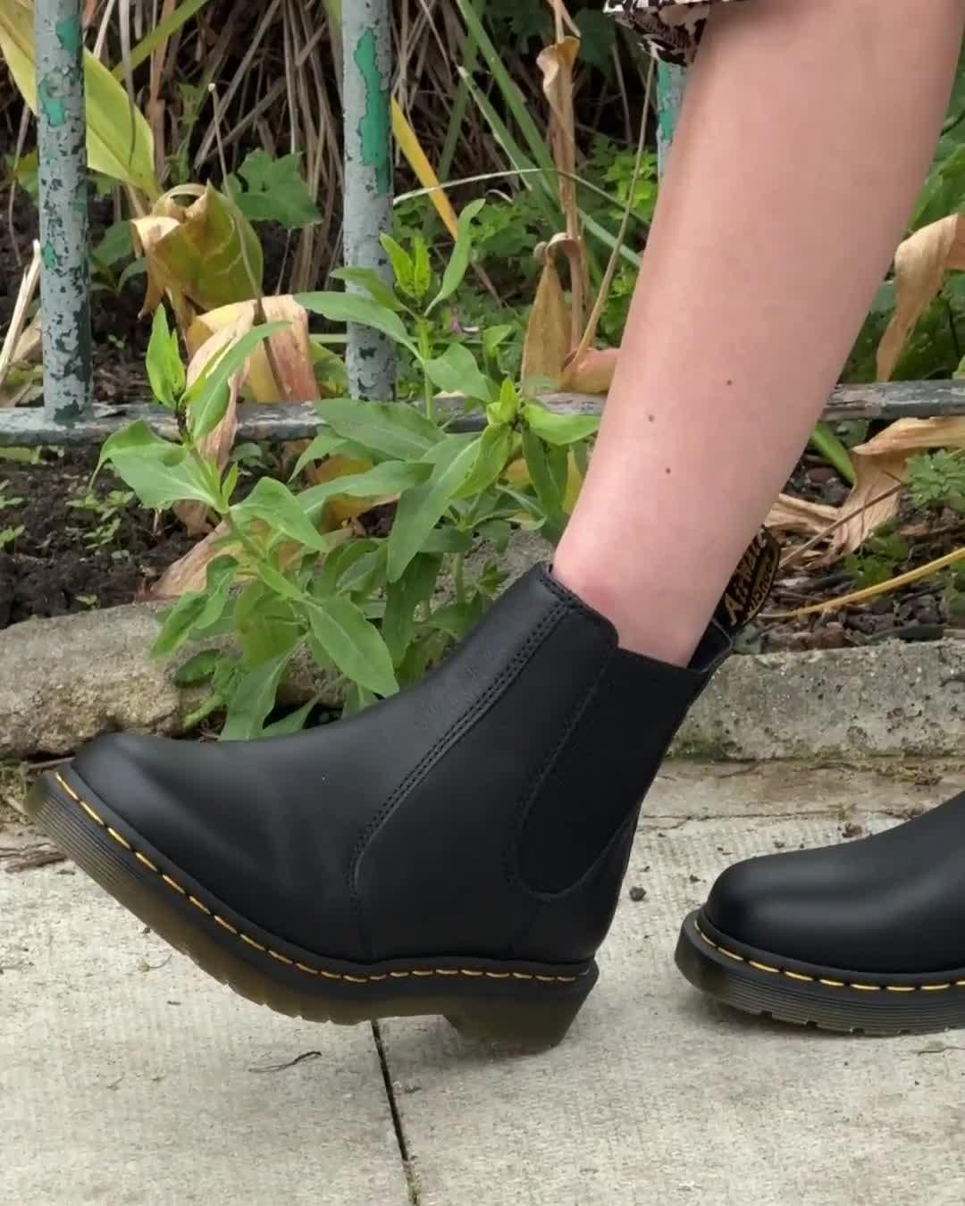 2976 Women s Leather Chelsea Boots in Black Dr. Martens