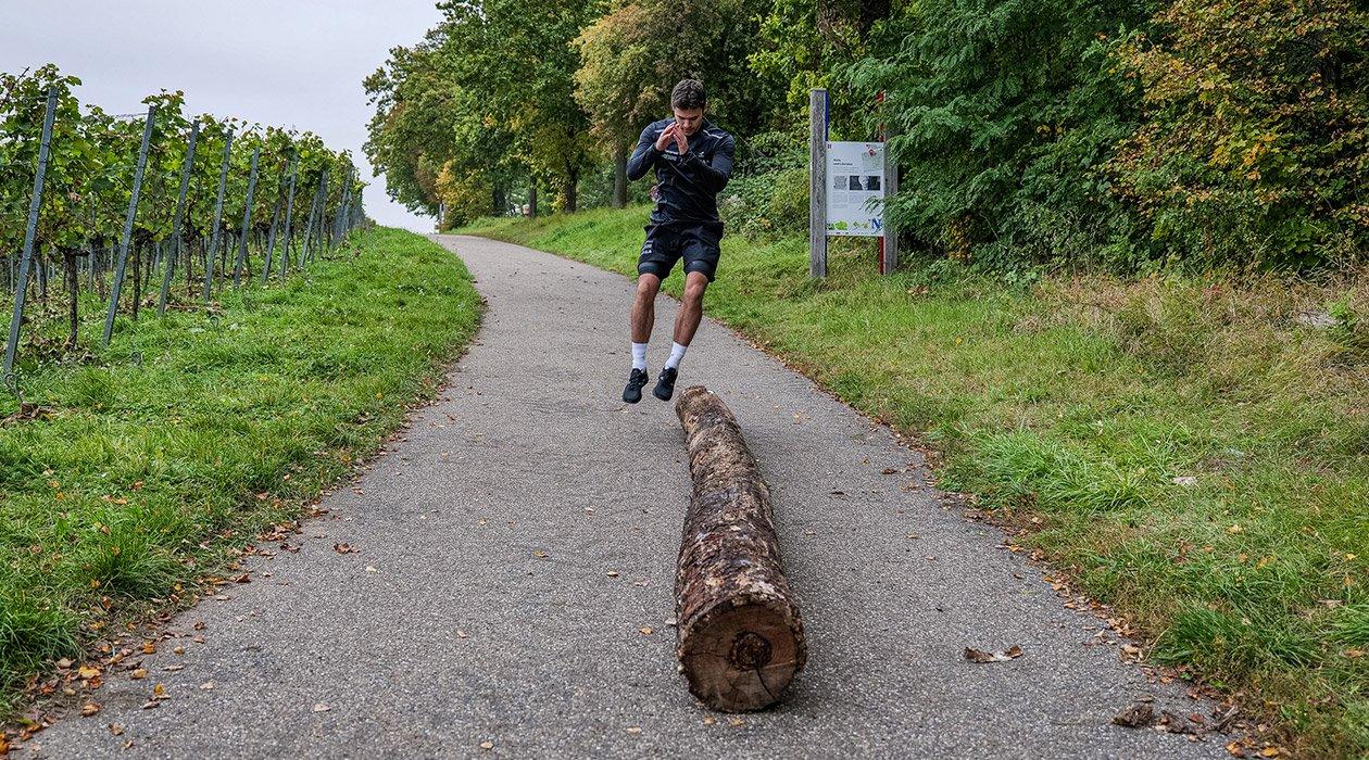 Station 5 Seitwärtssprünge - Trimm Dich Pfad Heilbronn