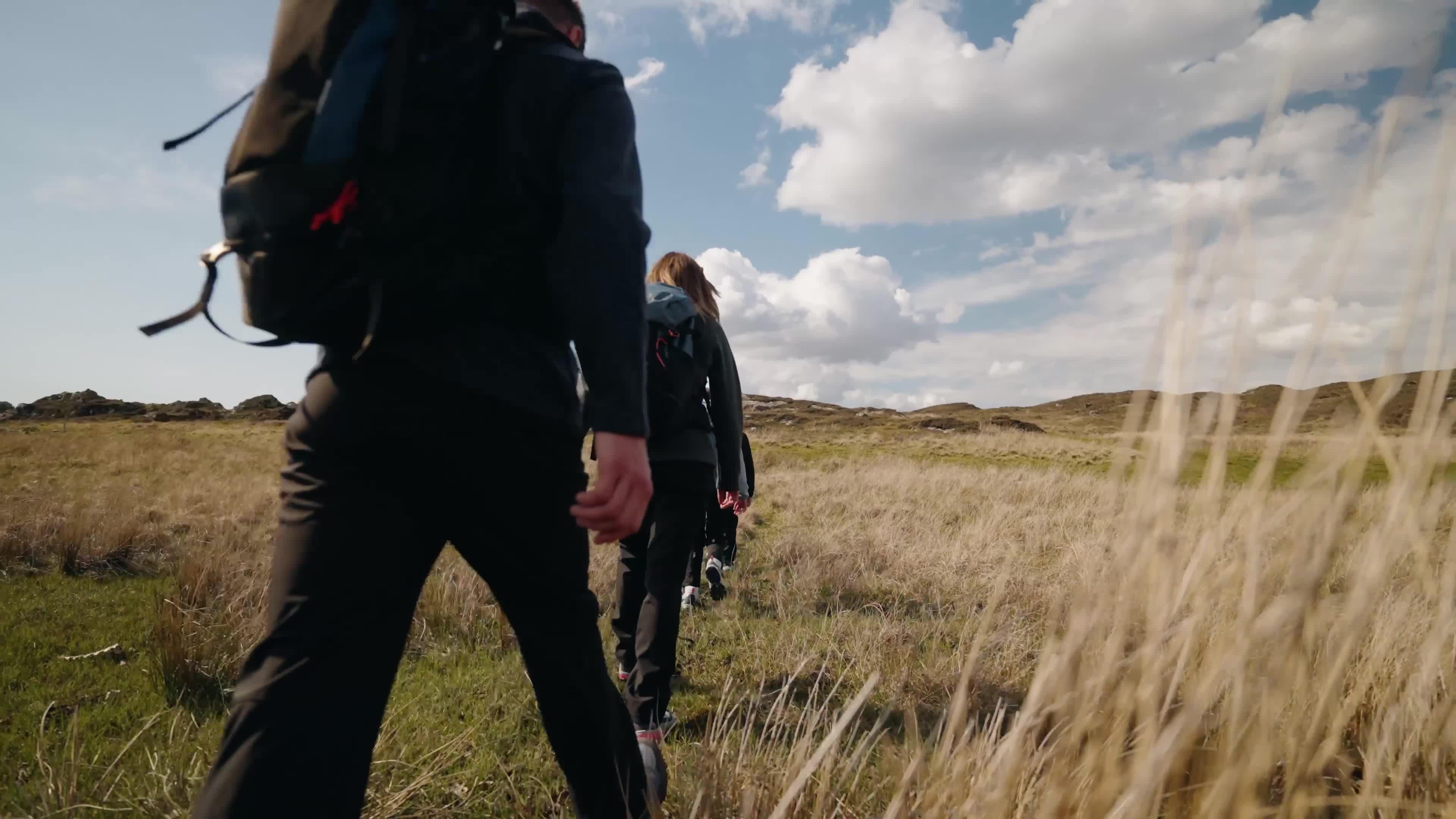 McKINLEY Wanderbekleidung & Outdoorschuhe bei INTERSPORT shoppen