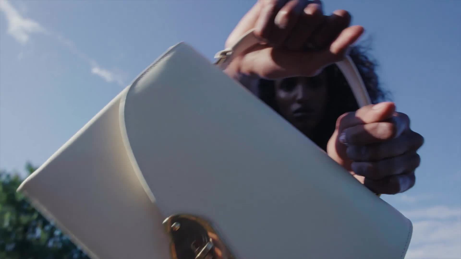 ラナに首ったけ | Mulberry