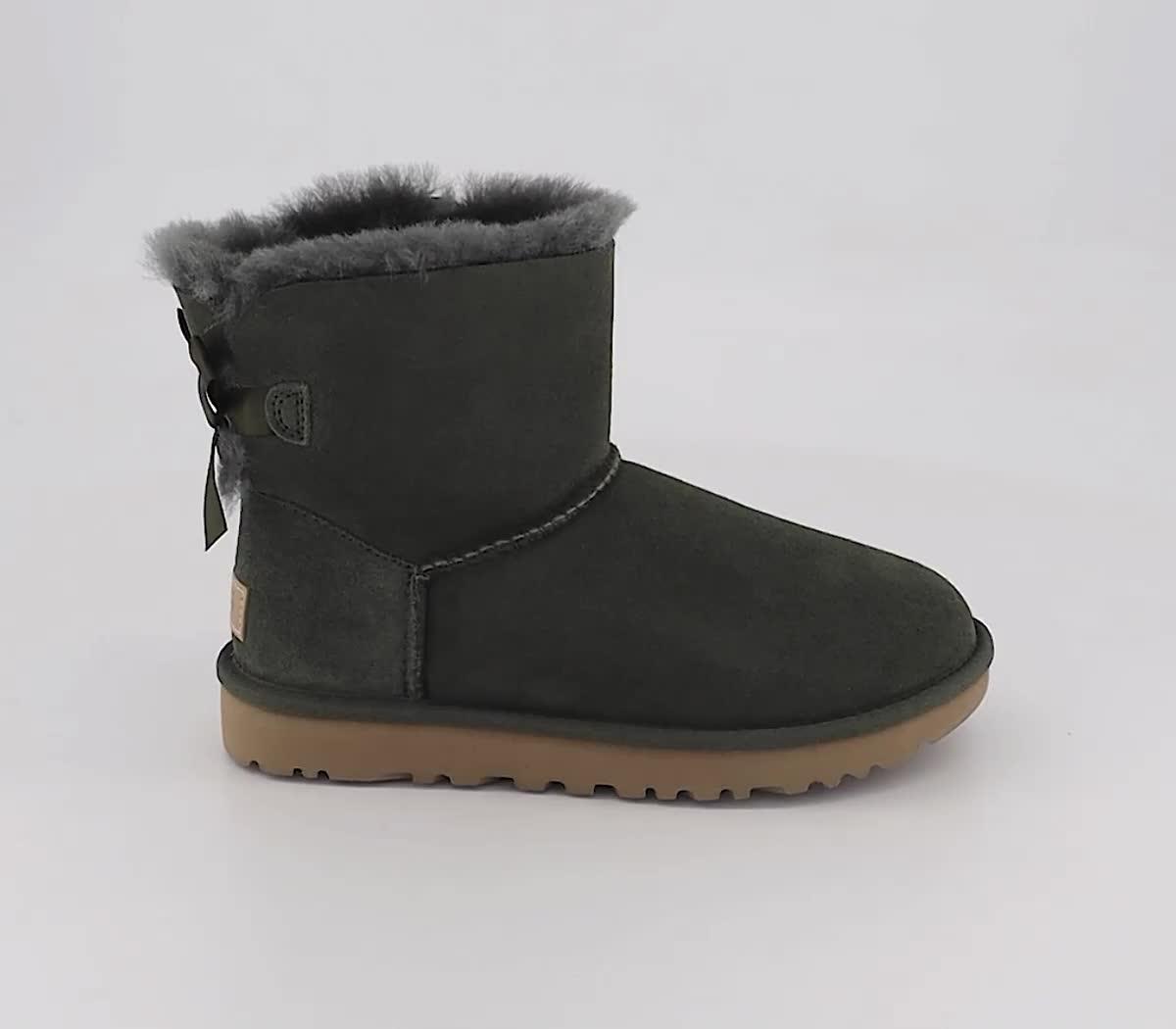 Mini bailey clearance bow uggs black