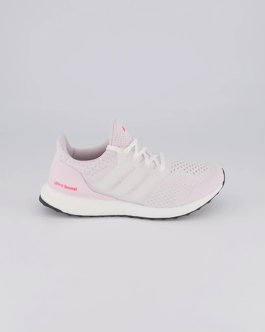 Light pink hotsell ultra boosts