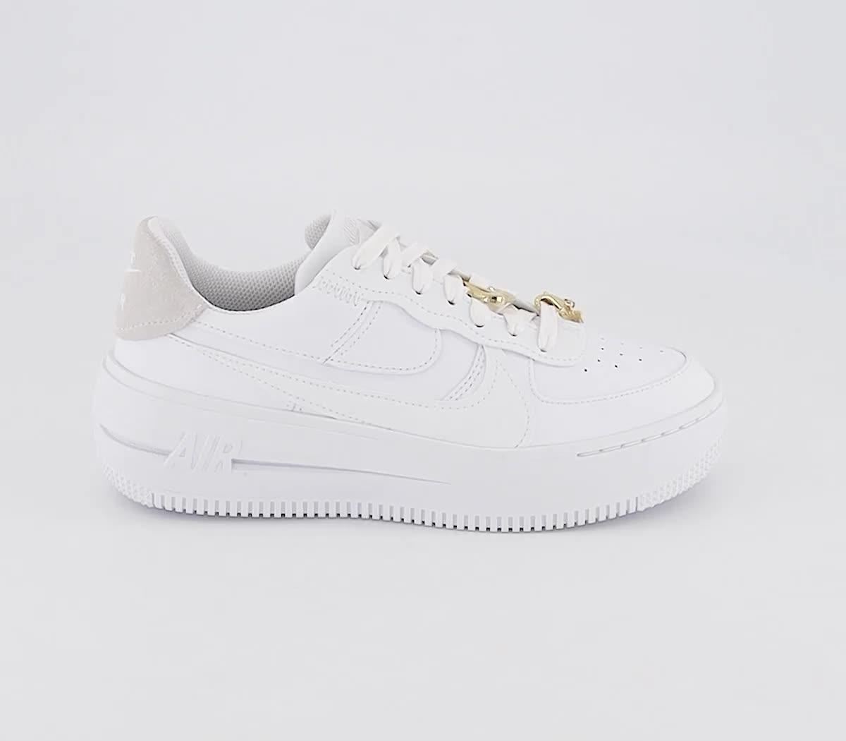 Toezicht houden poort De lucht Nike Air Force 1 PLT.AF.ORM Trainers White Summit White Metallic Gold -  Women's Trainers