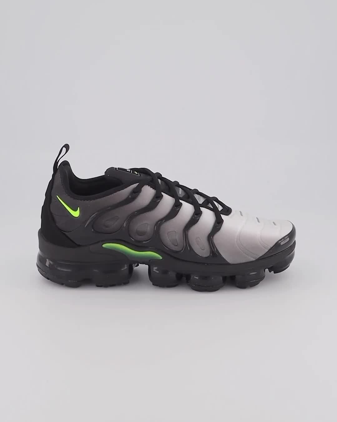 Vapormax plus best sale volt black