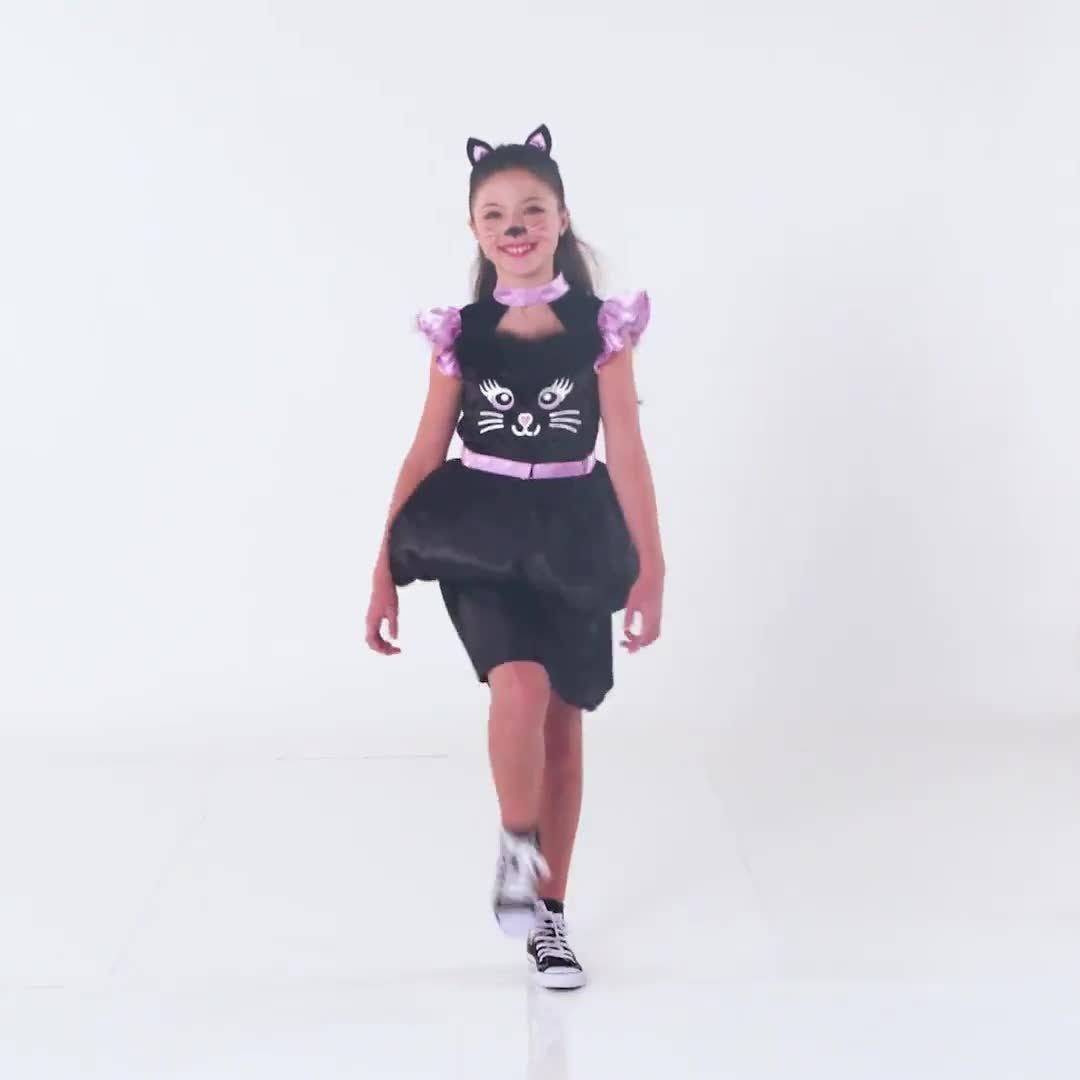 2 girls cosplay dancing cat mouse